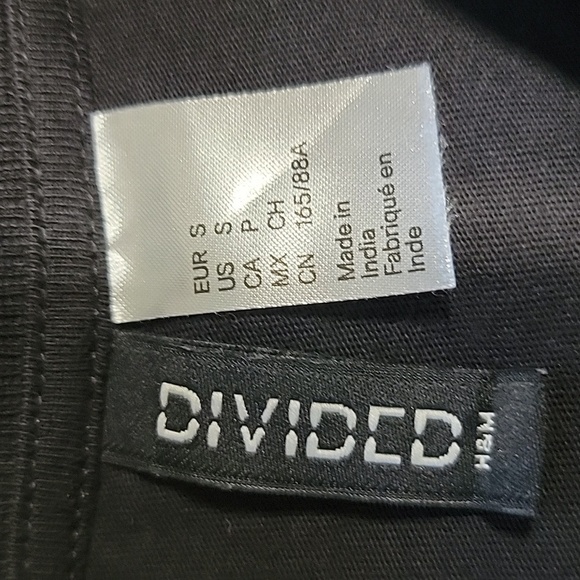 Divided by H&M Size S Black Cropped T-Shirt "Long Beach 1998" Vinyl Graphic - Picture 9 of 10